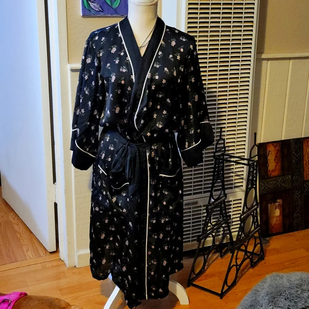 Satin Robe, very sexy - Picture 1 of 2